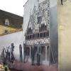 Mur en trompe l'oeil : la Grande Vadrouille.