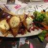 Entrée " La Biquette" - chèvre chaud sur toasts, lardons, salade verte, 8,90€