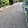 Réalisation d’un chemin d’accès compacté et nivelé à Claret. Yann Gleonnec assure une finition propre et un sol stable pour une utilisation optimale.