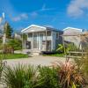 Emplacement avec sanitaire privatif - camping Yelloh! Village Les Iles
