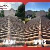 Avant / après : nettoyage et démoussage d'une toiture en tuiles pour éliminer les salissures et dépôts accumulés.