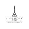 Puncdium – Votre studio photo à Paris 15e. L'art de capturer vos moments précieux au cœur de Paris. Nous sommes spécialisés dans le portrait corporate (LinkedIn), les photos d'identité aux normes et la photographie de mariage. Votre histoire commence ici.
📍 47 Rue de Lourmel, 75015 Paris
