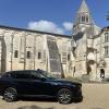 Taxi Roy dans la cours de l'Abbaye aux Dames Saintes