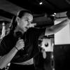 Boxeuse s'entraînant au club de boxe Temple | Saint-Lazare, club de boxe à Paris