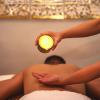 Massage à la bougie — Tii Bann Thaï Spa, Claye-Souilly
Séance de massage à la bougie végétale à Claye-Souilly. La cire fondue à basse température est appliquée directement sur la peau, combinée aux techniques de massage thaï. Effet chaleur enveloppante, peau nourrie et détente musculaire profonde. Disponible en séance individuelle et en duo. Réservation en ligne sur tiibannthaispa.com.