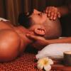 Massage de la tête — Tii Bann Thaï Spa, Claye-Souilly
Massage crânien ciblé sur le cuir chevelu, les tempes, le front et la nuque pour libérer les tensions de la sphère crânienne. Technique issue du massage thaï traditionnel, recommandée en complément d'une séance de réflexologie plantaire. Salon de massage thaï à Claye-Souilly, à 20 min de Roissy CDG.